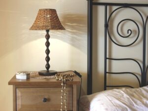 床頭櫃風水6大禁忌、千萬不要這樣擺設 會不利於身體健康和財運！
